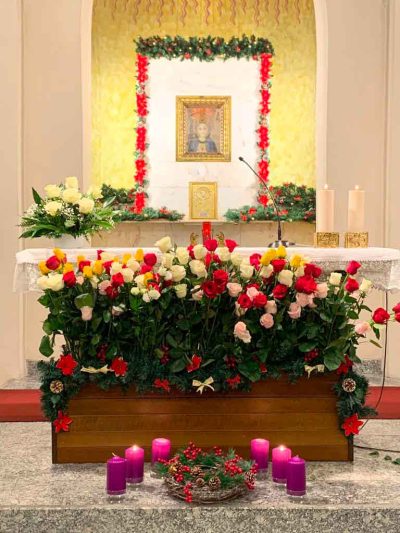 Madonna-del-Bosco-con-fiori